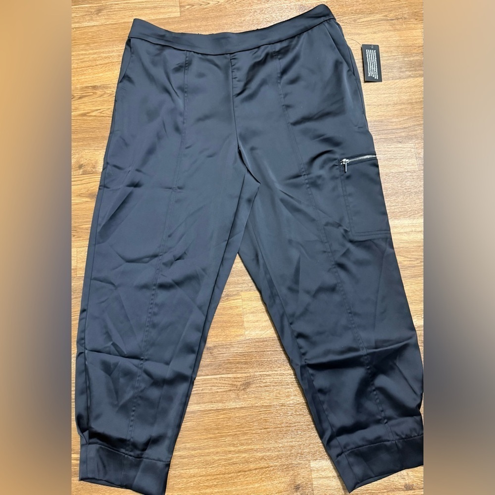 NWT Isaac Mizrahi live black satin cropped cargo pants elastic back size XL